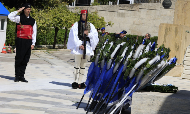 Ημέρα μνήμης Θρακικού ελληνισμού: Κατάθεση στεφάνων στο μνημείο του Αγνώστου Στρατιώτη