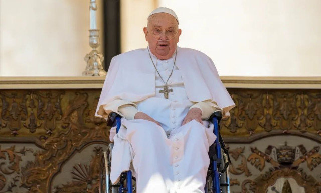Πάπας Φραγκίσκος: Πρώτη δημόσια εμφάνισή του στο Βατικανό - Απο αναπηρικό καροτσάκι χαιρετά τα πλήθη