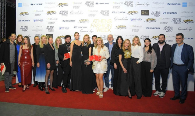 Το ΣΚΡΑΤΣ έκλεψε την παράσταση στο 36ο Athens Fashion Week - Το δημοφιλές παιχνίδι