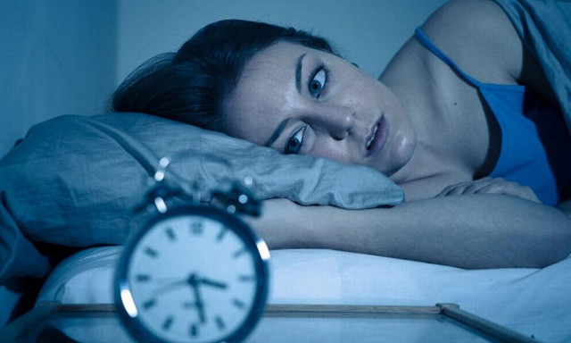 Νέα έρευνα: Η χρήση ηλεκτρονικών συσκευών πριν τον ύπνο συνδέεται με την αϋπνία