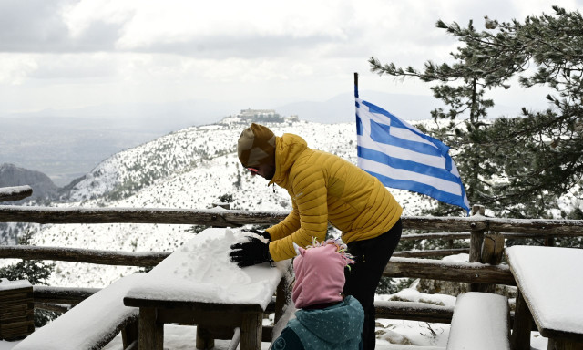 Λευκή εισβολή και προβλήματα - Μαρουσάκης: Τι καιρό θα κάνει την Μεγάλη Παρασκευή
