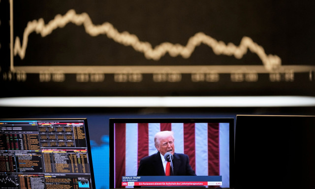ΗΠΑ: Τραμπ-άλα στις αγορές λόγω ψευδούς έκθεσης για τους δασμούς - Αναζητούν... τον κυματοθραύστη