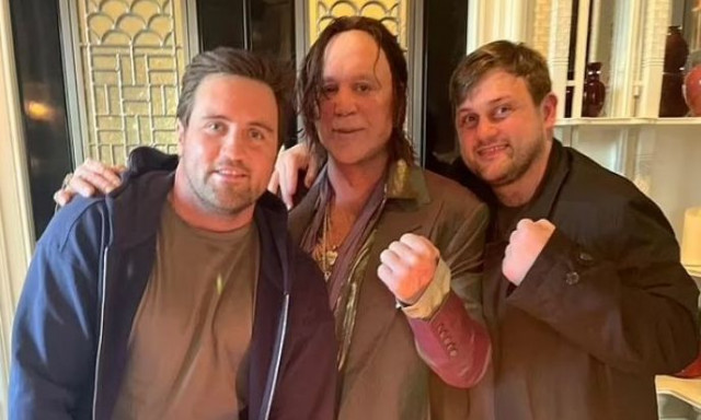 Όχι, δεν είναι photoshop: Αυτός είναι σήμερα ο Μίκι Ρουρκ - Η φωτογραφία που έγινε viral