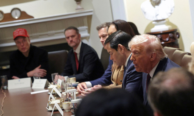 Washington Post: Ο Μασκ ζήτησε από τον Τραμπ να αντιστρέψει τους δασμούς 