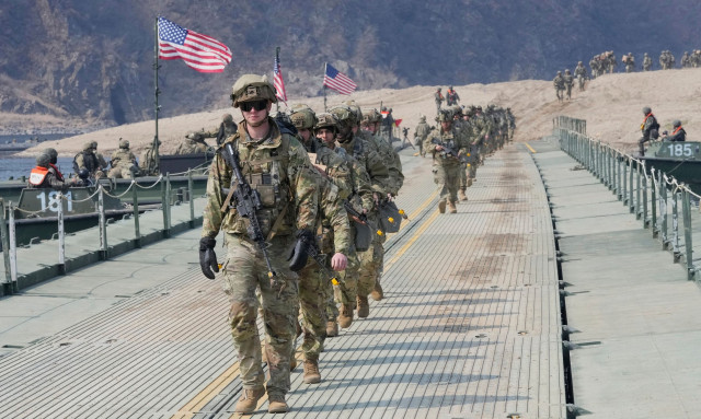 NBC: Το Πεντάγωνο συζητά την αποχώρηση 10.000 στρατιωτών των ΗΠΑ από τη Ρουμανία και την Πολωνία
