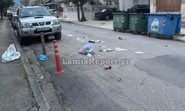 Λαμία: Νεαρός άνδρας σε αμόκ σκόρπισε τον πανικό - Χτυπούσε αυτοκίνητα και αναποδογύριζε κάδους