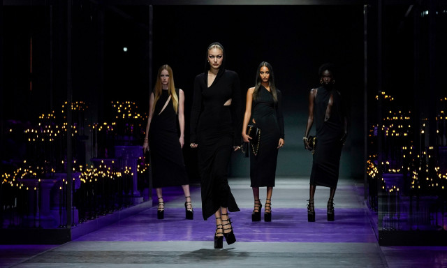 Η Prada μειώνει την τιμή αγοράς της Versace κατά 200 εκατ. δολάρια μετά τους δασμούς του Τραμπ