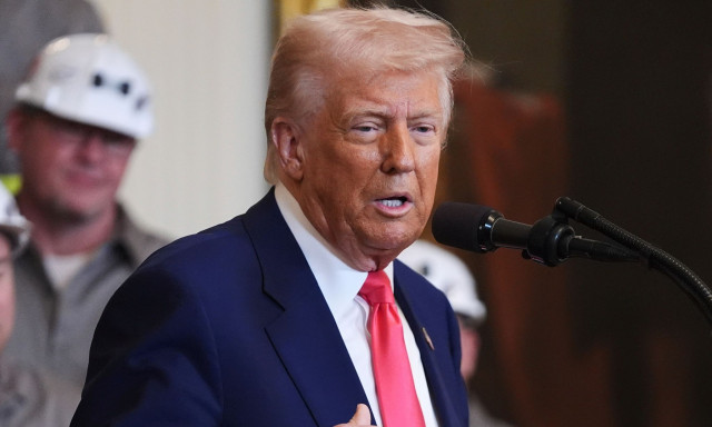 Ο Ντόναλντ Τραμπ οδηγεί την Αμερική σε αναγέννηση