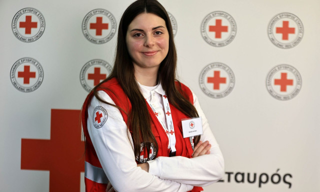 «Ήμουν δίπλα σε μία κυρία που έχανε τον άνδρα της» - Οι εθελοντές του Ερυθρού Σταυρού στα Επείγοντα