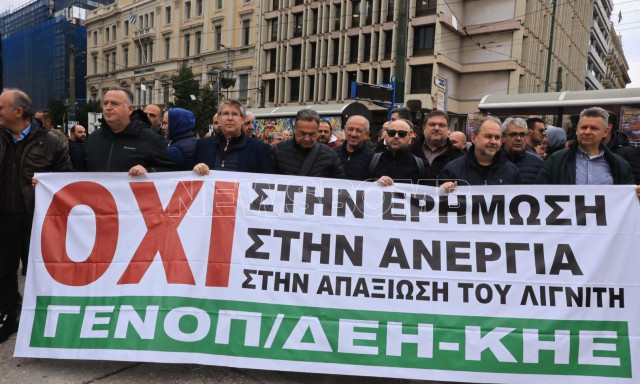 Απεργία ΓΣΣΕ/ΑΔΕΔΥ: Πλήθος κόσμου στο συλλαλητήριο - Εικόνες και βίντεο