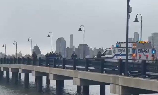 Συναγερμός στη Νέα Υόρκη - Συντριβή ελικοπτέρου στον ποταμό Χάντσον