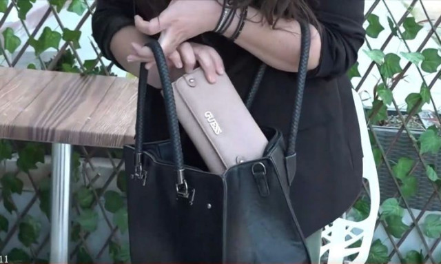 Φόβος και τρόμος οι «τσαντάκηδες» της Αττικής: «Της έσπασαν όλο το πρόσωπο και τα δόντια»