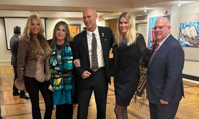 Μίνα Παπαθεοδώρου-Βαλυράκη: Eγκαίνια της έκθεσης στις ΗΠΑ με τίτλο «Journeys Intersections - No2»