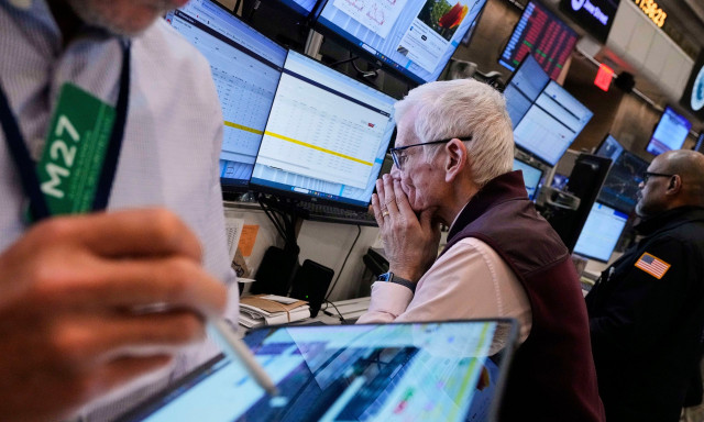 «Ξεπούλημα» στην Wall Street: Βυθίζονται οι δείκτες