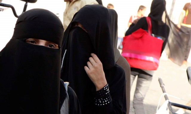 Κιργιστάν: Πρόστιμο σε γυναίκες με ολόσωμο νικάμπ ή μπούργκα - Φόβοι για μεταμφιεσμένους τρομοκράτες