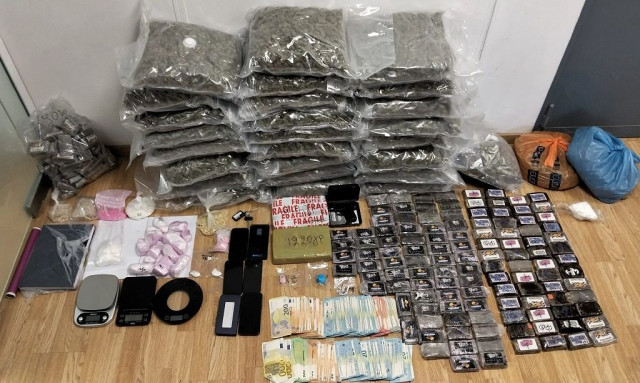 Συνελήφθη μέλος σπείρας που διακινούσε ναρκωτικά με ταξί- Κατασχέθηκαν σημαντικές ποσότητες