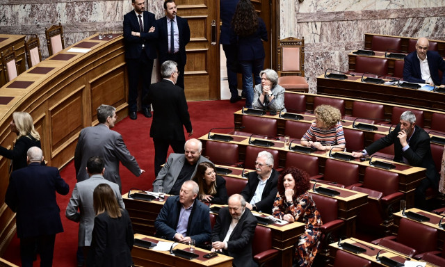 Βουλή: Αποχώρησε ο ΣΥΡΙΖΑ - Για «μουσολινική νοοτροπία» κατηγορεί την Κωνσταντοπούλου ο Φλωρίδης
