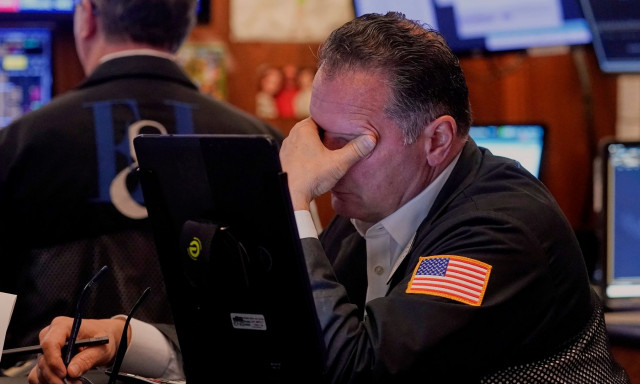 Απώλειες στη Wall Street και τέλος στο εξαήμερο ανοδικό σερί του S&P 500