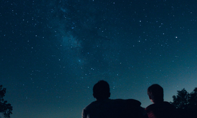 Ροζ φεγγάρι και μια βροχή μετεωριτών: Τέσσερα «ουράνια» φαινόμενα που πρέπει να δείτε τον Απρίλιο