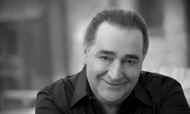 Μεγάλη συναυλία για τον Βασίλη Καρρά στο Παναθηναϊκό Στάδιο