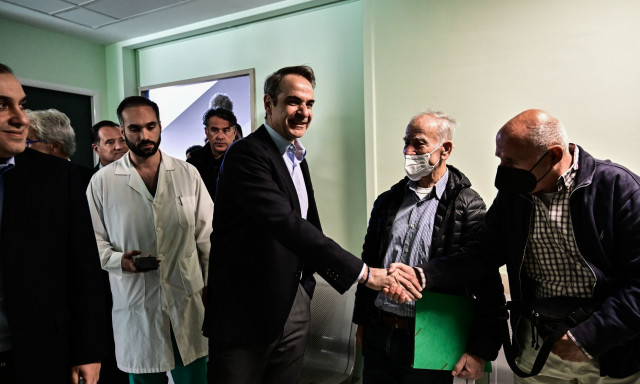 Επίσκεψη Μητσοτάκη στο Τζάνειο νοσοκομείο - Αυτοψία στις εργασίες ανακατασκευής
