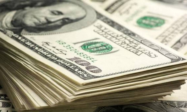 Το δολάριο σε χαμηλό τριετίας έναντι του ευρώ