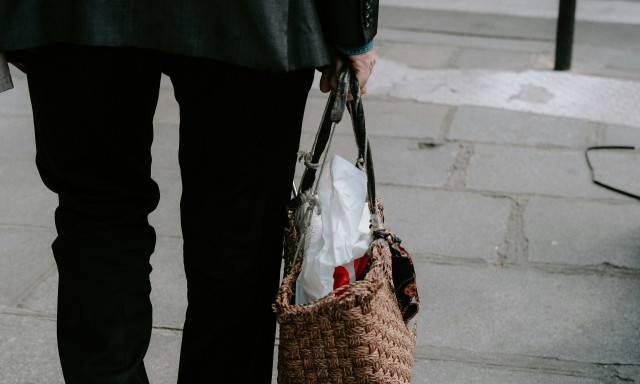 Χαλκιδική: Ανήλικος έκλεψε την τσάντα ηλικιωμένης με τη χρήση βίας