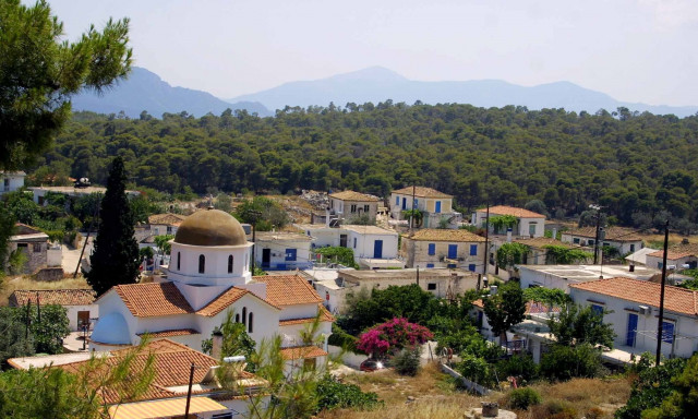 Αγκίστρι: Ο μικροσκοπικός «παράδεισος» του Αργοσαρωνικού με τα τιρκουάζ νερά