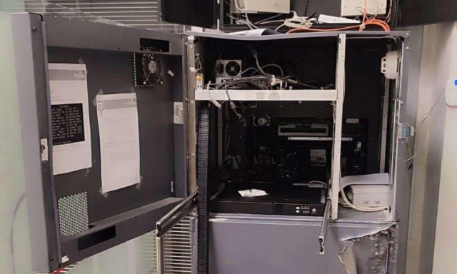 Αγρίνιο: Διέρρηξαν ΑΤΜ αλλά δεν πήραν τα χρήματα - Χειροπέδες σε τρία άτομα