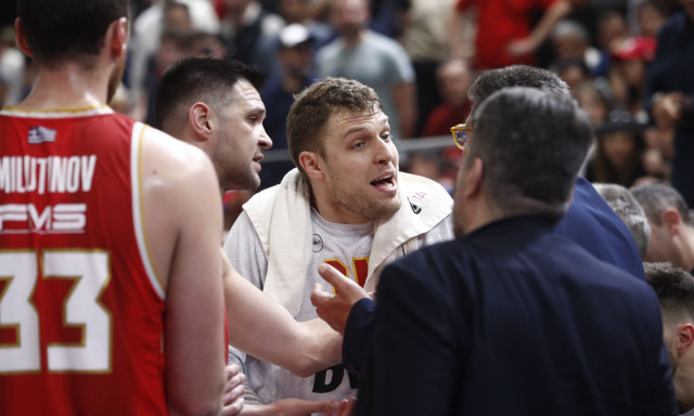 GBL: Ένταση Παπανικολάου και Βεζένκοφ με οπαδούς του Πανιωνίου - Μερική εκκένωση ζήτησε η Τσαρούχα