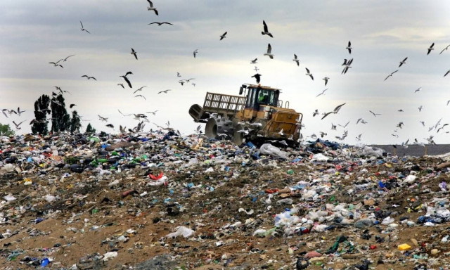 Θεσσαλονίκη: Παράνομη χωματερή σε ιδιωτικό οικόπεδο στον Άγιο Αθανάσιο - Κίνδυνος για πυρκαγιά