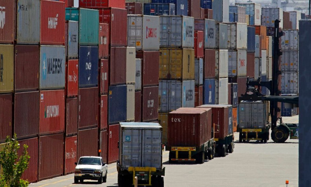 Στο «κόκκινο» ο εμπορικός πόλεμος: Η Κίνα «παγώνει» τις εξαγωγές σπάνιων γαιών και μαγνητών