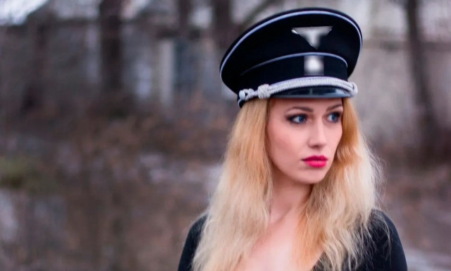 Πώς οι Ουκρανές δελεάζονται ως «Άρπυιες» στον στρατό: Η τραγική ιστορία της στιλίστριας του Ζελένσκι