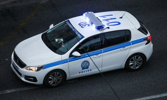 Θεσσαλονίκη: Επίθεση με γκαζάκια τα ξημερώματα σε πολυκατοικία που μένει αστυνομικός