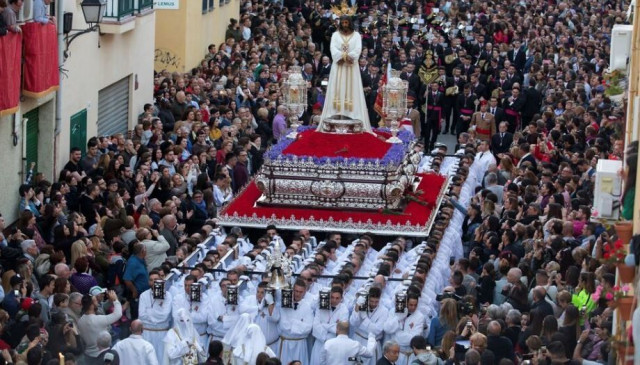 Πάσχα Καθολικών: Ξεκίνησαν οι εντυπωσιακές λιτανείες στους δρόμους της Μάλαγας - Μοναδικές εικόνες