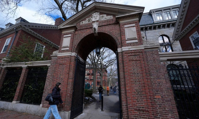 Συνεχίζεται η κόντρα Τραμπ-Χαρβαρντ: Ακυρώθηκαν επιχορηγήσεις εκατομμυρίων δολαρίων