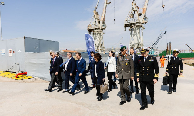 Στα «Ναυπηγεία Σαλαμίνας» ο υπουργός Άμυνας της Γαλλίας - Η στρατηγική τους σχέση με τη NavalGroup