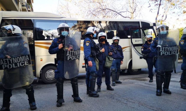 Αθήνα: Αστυνομική επιχείρηση για εκκένωση κατάληψης κοντά στο λόφο Στρέφη