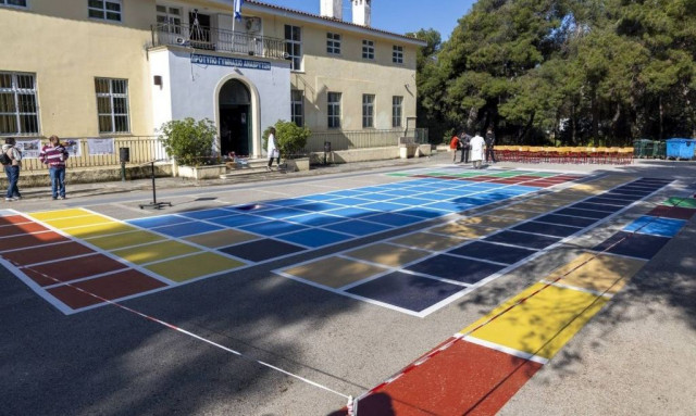 Πρότυπο Γυμνάσιο Αναβρύτων: Ο μεγαλύτερος περιοδικός πίνακας είναι γεγονός – Δείτε εικόνες