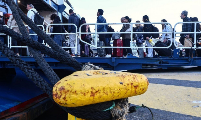 «Μεγάλη έξοδος» στα λιμάνια: Χιλιάδες επιβάτες ταξιδεύουν για το Πάσχα στα νησιά