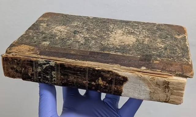 Το «πιο αρρωστημένο βιβλίο στον κόσμο» βρέθηκε σε γραφείο μουσείου - Από τι είναι φτιαγμένο