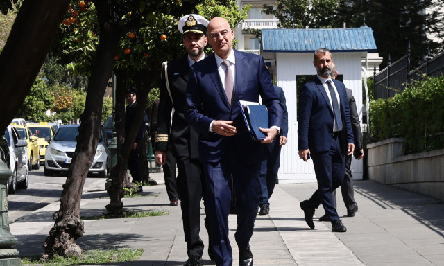 Δένδιας: Επικοινώνησε με τον Αμερικανό Υπουργό Άμυνας - Τον προσκάλεσε στην Αθήνα