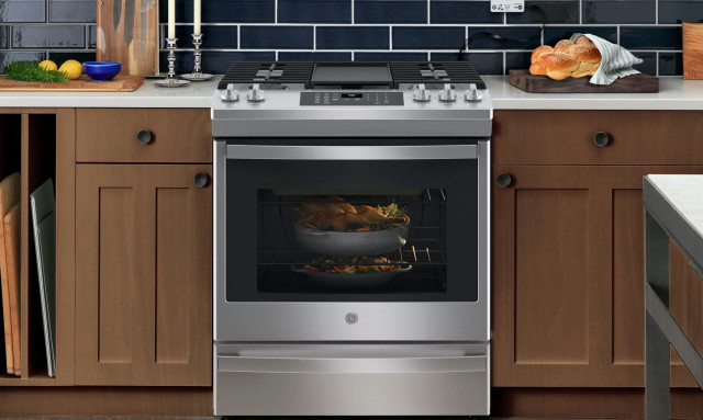 Πώς να καθαρίσετε τον φούρνο σας από τα λίπη - Ψεκάστε, σκουπίστε, τελειώσατε με αυτά τα υλικά