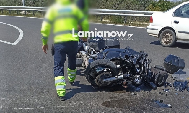 Φθιώτιδα: Τροχαίο στον Μπράλο - Μηχανή συγκρούστηκε με ΙΧ και διαλύθηκε, τραυματίστηκε ο αναβάτης