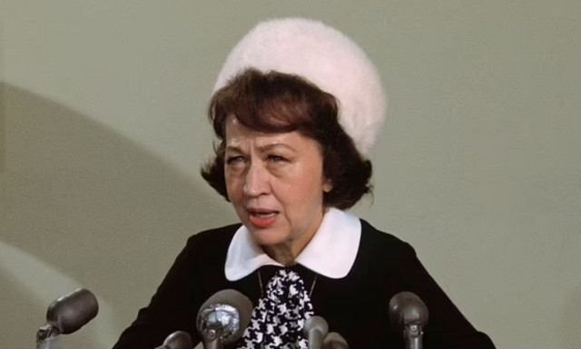 Η γυναίκα που προέβλεψε την 9/11 και τη δολοφονία Κένεντι προειδοποιεί για το υπόλοιπο 2025