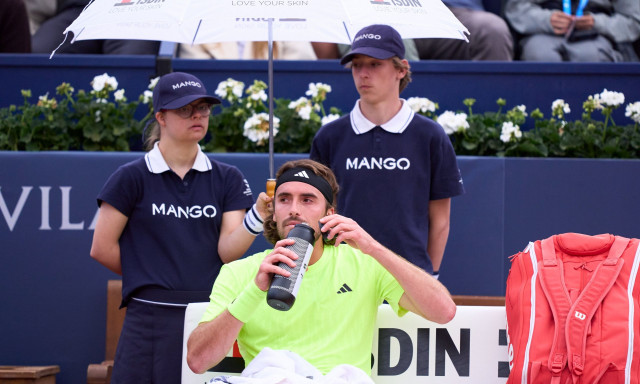 Τένις: Άτυχος ο Τσιτσιπάς, εγκατέλειψε τον αγώνα με τον Φις