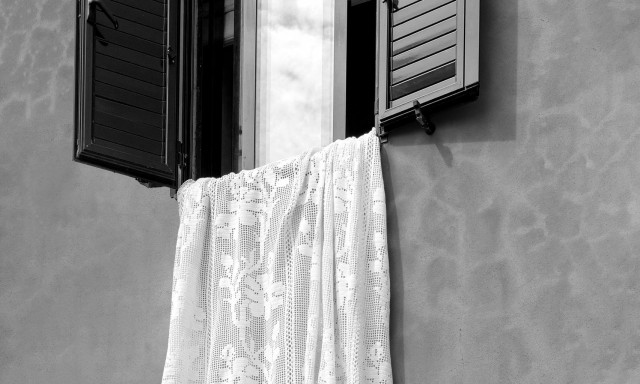 Λευκές κουρτίνες - Πώς θα αποφύγετε το «κιτρίνισμα»