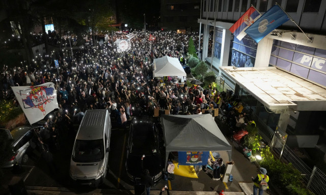 Σερβία: Οι φοιτητές διαδηλώνουν για πέμπτη διαδοχική μέρα στην κρατική τηλεόραση