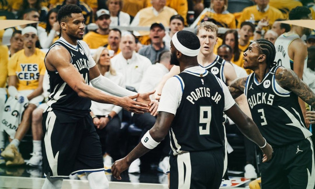 ΝΒΑ: «Πάλευε» μόνος του ο Γιάννης Αντετοκούνμπο, εύκολη νίκη των Πέισερς