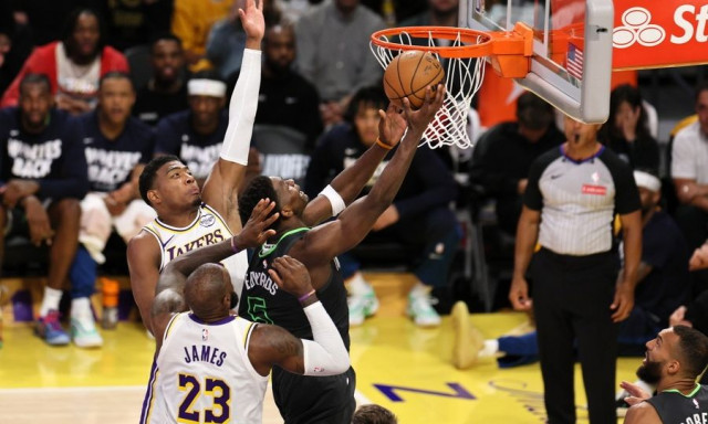 NBA: Οι Λύκοι «δάγκωσαν» τους Λέικερς στο Λος Άντζελες, 1-0 για Νάγκετς και Νικς - Δείτε βίντεο